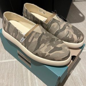 TOMS Alpargata Mallow Taupe Grey Forest Camo Print 8.5 shoe